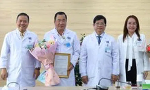 Cấp cứu bé gái bị hạ canxi máu trên máy bay: Trên chuyến bay hôm ấy, tôi không chỉ làm bác sĩ