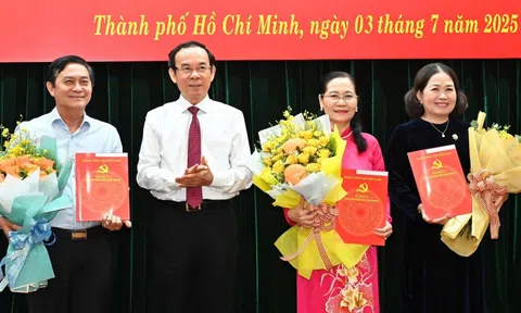 Trao quyết định của Bộ Chính trị, Ban Bí thư tại TPHCM