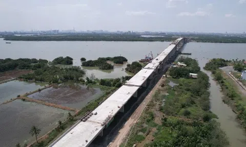 Cát từ hàng loạt tỉnh miền Tây đổ về xây dựng Vành đai 3 TPHCM