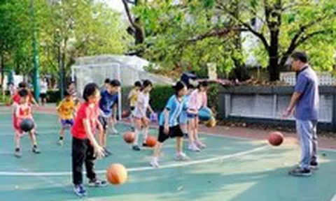 Giúp con 'cai' điện thoại