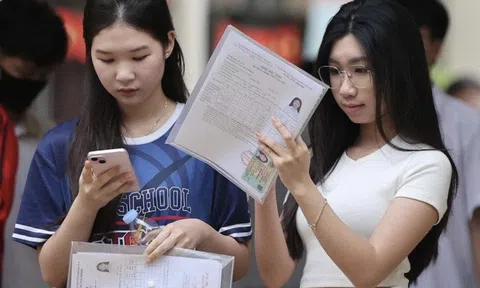 SAT 1500, IELTS 8.5 cũng lắc đầu với đề thi tốt nghiệp tiếng Anh