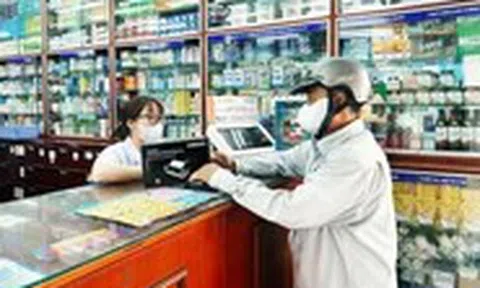 Long Châu hợp tác với OMRON mang thiết bị đo huyết áp tích hợp điện tâm đồ (ECG) đến người dùng Việt