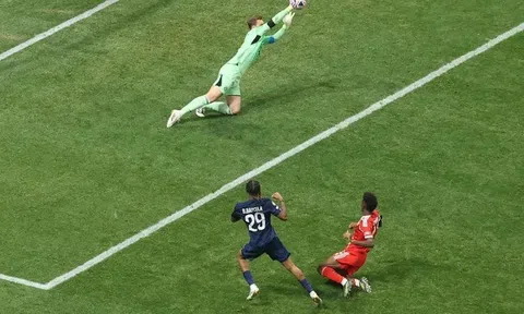 PSG đánh bại Bayern với 9 người trên sân