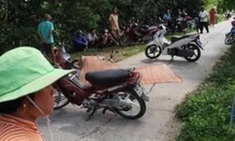 Trên đường đi vườn về thì bị đâm chết, chiếc rìu còn trên ngực