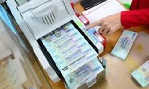 Tiền tiết kiệm được gửi vào ngân hàng vượt 15 triệu tỉ đồng
