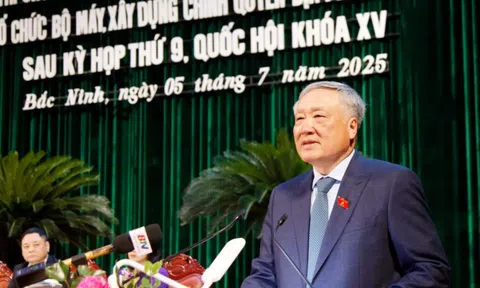 Phó Thủ tướng Thường trực Nguyễn Hòa Bình tiếp xúc cử tri ở Bắc Ninh