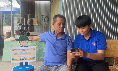 ‘Đi từng ngõ, gõ từng nhà’ hỗ trợ người dân vùng biên