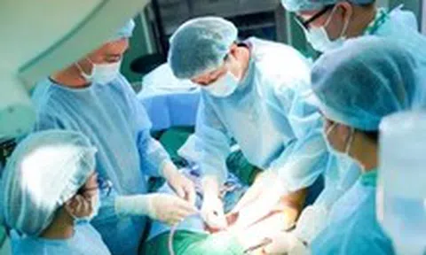 Nghiện tiêm filler một cô gái Việt bị hoại tử đùi, phải mổ hơn 60 lần để giành lại sự sống
