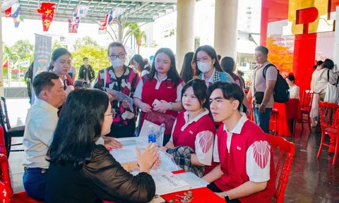 Nhiều bệnh viện 'đặt chỗ' tuyển dụng sinh viên khối sức khỏe trước khi tốt nghiệp