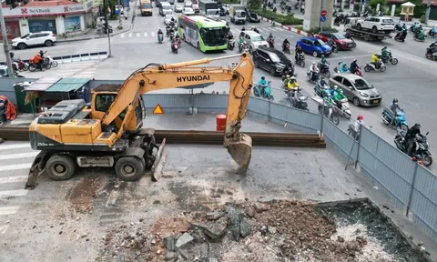 Loạt dự án giao thông Hà Nội bất động: Đường kẹt, máy móc ‘ngủ đông’, dân bức xúc