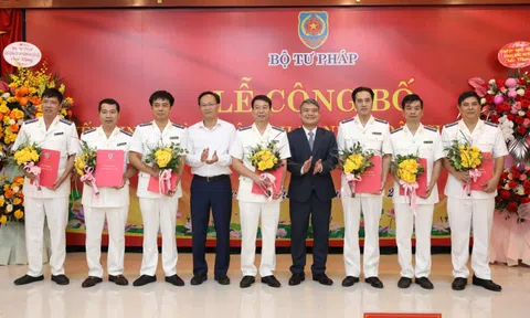 Công bố quyết định của Bộ trưởng Bộ Tư pháp về công tác cán bộ