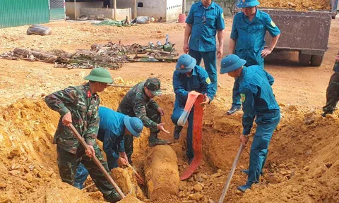 Phát hiện quả bom 350 kg còn nguyên kíp nổ khi cải tạo vườn