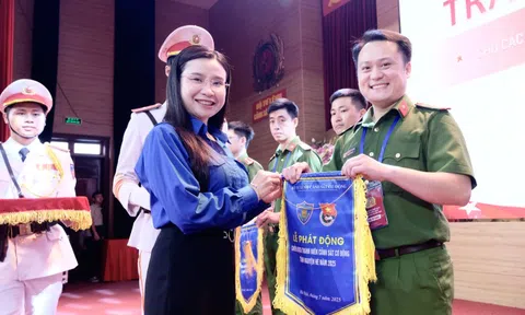 Tư lệnh Cảnh sát cơ động giao nhiệm vụ các chiến sĩ trẻ trong Chiến dịch Hè