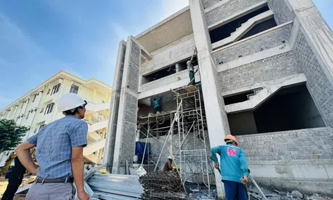 Thi công ngày đêm hoàn thiện nhà công vụ cho hơn 1.100 cán bộ Kon Tum sau sáp nhập