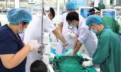 Ăn tiết canh, lòng heo rồi tím ngắt toàn thân phải nhập viện