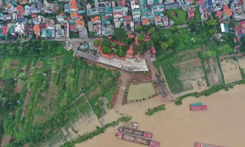 Hà Nội: Kiên quyết xử lý 'công trường' vi phạm hành lang thoát lũ sông Hồng