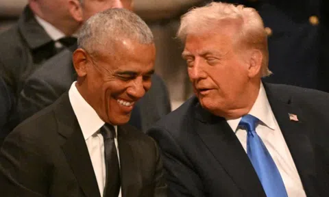 Tổng thống Trump nói gì với ông Obama trong video gây sốt?