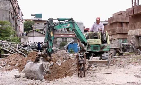 Công trường dự án cao tốc kết hợp đường sắt đô thị V+: Vượt khó để bám tiến độ