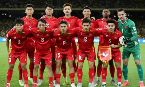 Tuyển Việt Nam tiếp tục rớt hạng trên BXH FIFA, ngày càng xa top 100