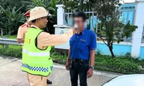 Tài xế chở 45 khách từ TP.HCM đi du lịch, bị phát hiện nồng độ cồn vượt khung