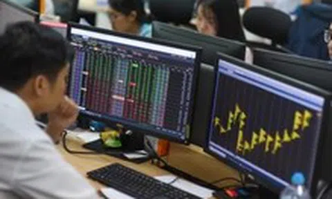 Chứng khoán tăng vùn vụt sau khi đột ngột lao dốc, 'cá mập' lãi đậm cỡ nào?
