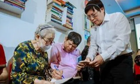 Thầy giáo mở lớp học AI và chuyển đổi số miễn phí cho người cao tuổi