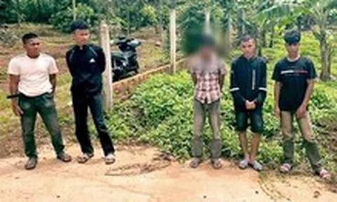 Khởi tố nhóm thanh thiếu niên dàn cảnh cướp điện thoại, lấy tiền mua bia