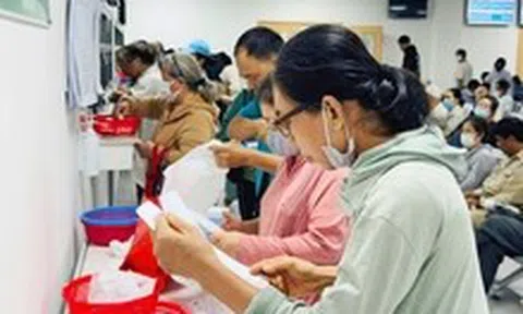 Kê đơn thuốc 2-3 tháng/lần: Nhiều bệnh nhân mãn tính nói chỉ được cấp thuốc như cũ