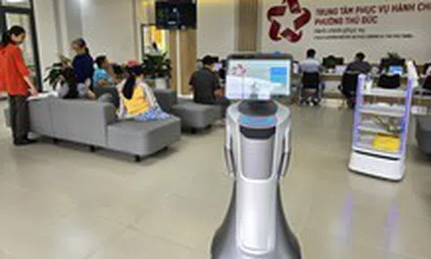 ‘Nữ lễ tân’ robot giải đáp 'A-Z' thủ tục hành chính cho người dân ở phường Thủ Đức
