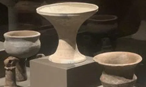 Diễn viên nào đang sở hữu một bảo vật quốc gia cùng kho tàng gốm từ thời dựng nước?