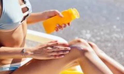 Các chuyên gia nói gì về tin đồn kem chống nắng làm tăng 400% tỉ lệ ung thư da?