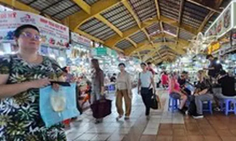 Chợ Bến Thành là biểu tượng, cần tăng giáo dục cho tiểu thương, tăng chế tài để giữ thương hiệu