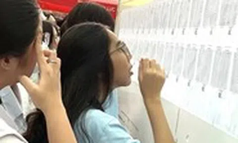 Điểm sàn nhiều trường đại học lớn ở TP.HCM thấp bất ngờ, có ngành giảm 7 điểm