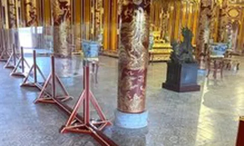 Lắp kính cường lực bên trong Điện Thái Hòa để bảo vệ ngai vàng triều Nguyễn