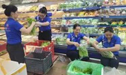 Ứng phó bão Wipha, siêu thị tăng trữ hàng gấp 3 lần ngày thường