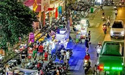 TP.HCM lập đoàn kiểm tra các điểm ‘nóng’ lấn chiếm vỉa hè, nghiên cứu lắp camera phạt nguội
