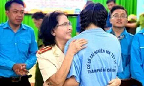 Nữ thương binh, Anh hùng Lực lượng vũ trang tâm sự với thanh thiếu niên cai nghiện ma túy