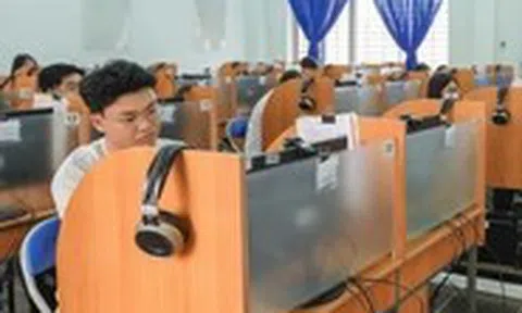 Hai trường đại học cung cấp công cụ quy đổi nhanh điểm V-SAT sang điểm thi tốt nghiệp THPT