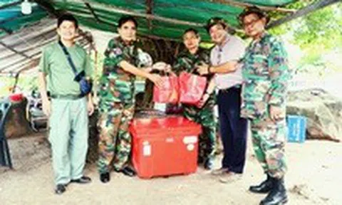 Người thương binh thành bác sĩ giúp đời