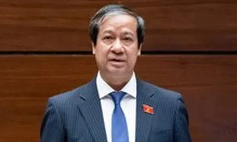 Bộ trưởng trả lời cử tri việc không biến học sinh thành 'công cụ' kiếm thêm thu nhập của giáo viên