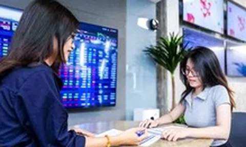 Chứng khoán tuần mới ra sao sau khi vượt đỉnh lịch sử?