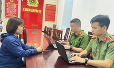 Đi xe ngang nghe dân la 'vỡ đập' nên mở điện thoại kêu gọi người dân bỏ chạy, công an triệu tập