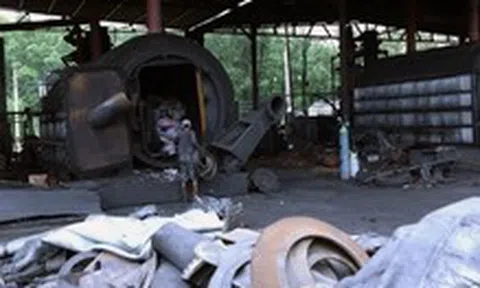 Phát hiện cơ sở nấu dầu từ cao su, nhựa phế thải ở Đồng Nai