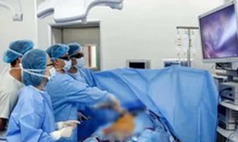 Việt Nam đào tạo y khoa không giống ai và làm gì để thay đổi?