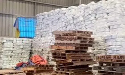 Truy tố 5 cựu công chức Hải quan Chơn Thành nhận hối lộ 266 triệu đồng để tiếp tay cho nhóm buôn lậu