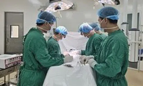 Người đàn ông bị xe tải cán bụng, nhiều tạng giập nát đang hồi phục ngoạn mục
