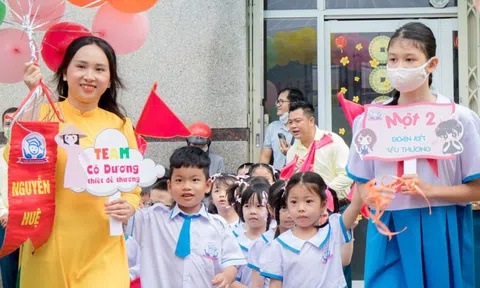 Học sinh TP.HCM tựu trường ngày 25-8, riêng lớp 1, 9, 12 tựu trường ngày 20-8
