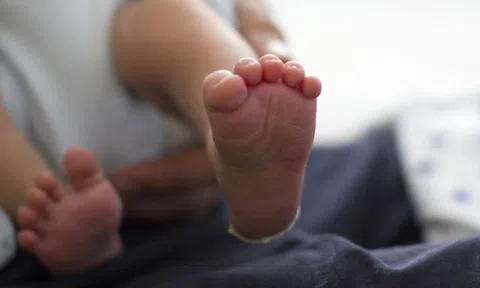 Chấn chỉnh cấp giấy chứng sinh để ngăn mua bán trẻ em