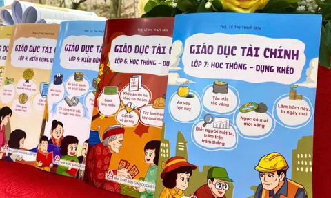 Ra mắt bộ sách 'Giáo dục tài chính' từ lớp 1 đến lớp 12