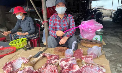 Tiểu thương 'nín thở' sống chung dịch tả heo châu Phi, mong khách hàng đừng quay lưng